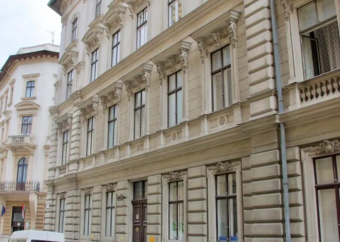 Luxury By Hi5- Location Budapest