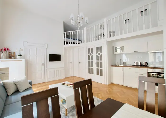 Luxury By Hi5- Location Apartment