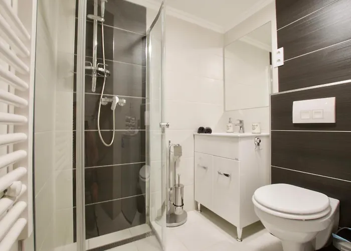 Luxury By Hi5- Location Apartment *