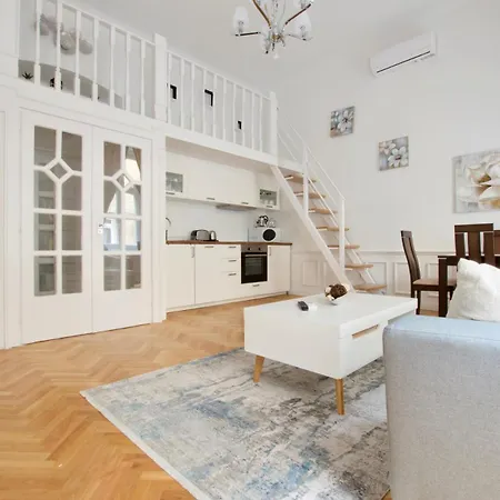 Luxury By Hi5- Location Budapest