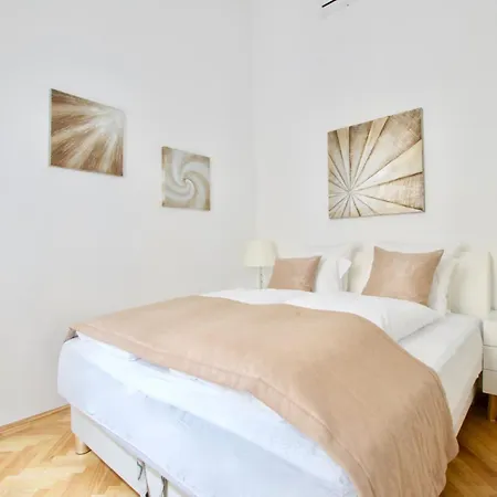 Luxury By Hi5- Location *