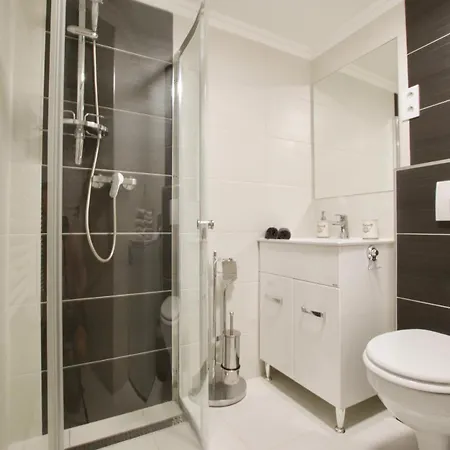 Luxury By Hi5- Location Apartment *
