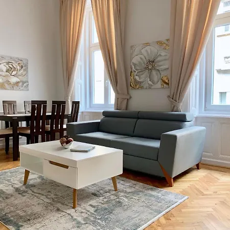 Luxury By Hi5- Location Budapest