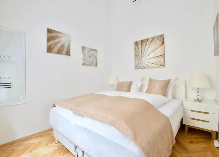 Luxury By Hi5- Location *